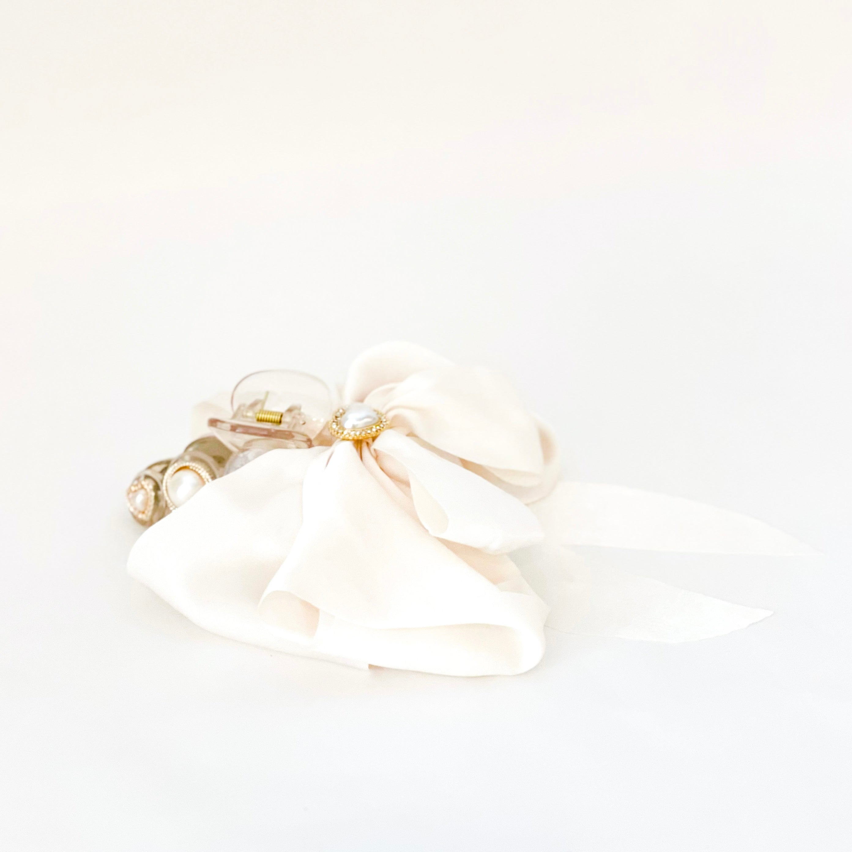 Ribbon hair clip Ribbon hair claw Bow Claw clip Hair accessory Korean hair accessory Jewelry Dainty Minimalist malaysia jewellery Made in Korea online gift shop Aurelia Atelier made in korea jewelry fashion jewellery malaysia earrings online shop malaysia korean style hair accessory malaysia jewellery jewelry Ribbon hair tie Hairband Hair ribbon scarf Headband Scrunchies Chiffon hair bow Chiffon hair claw clip Hypoallergenic 韩国ins蝴蝶吊坠发夹 INS 风 首饰 发饰 发夹专卖店 韩国发饰 韩国饰品 韩国耳环 rambut jepit Jepit rambut korea