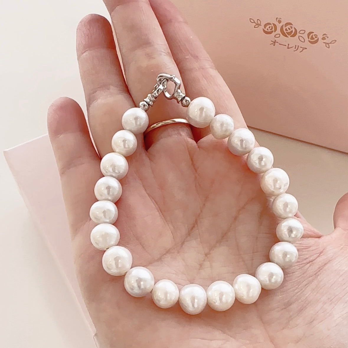 珍珠 pearl necklace pearl jewelry set Timeless Swarovski bracelet Pearl Handcrafted pearl jewelry Luxurious FRESHWATER PEARL bracelet MUATIRA pearl accessories freshwater pearl bracelet Pearl necklace Pearl bracelet Swarovski crystal pearl Korean jewelry Korean Jewelry Dainty Minimalist jewellery Malaysia Stainless steel 925 sterling silver S925 Cubic zirconia hypoallergenic magnetic birthday gift premium gift bridesmaid aurelia atelier pearl necklace malaysia pearl bracelet malaysia akoya pearl