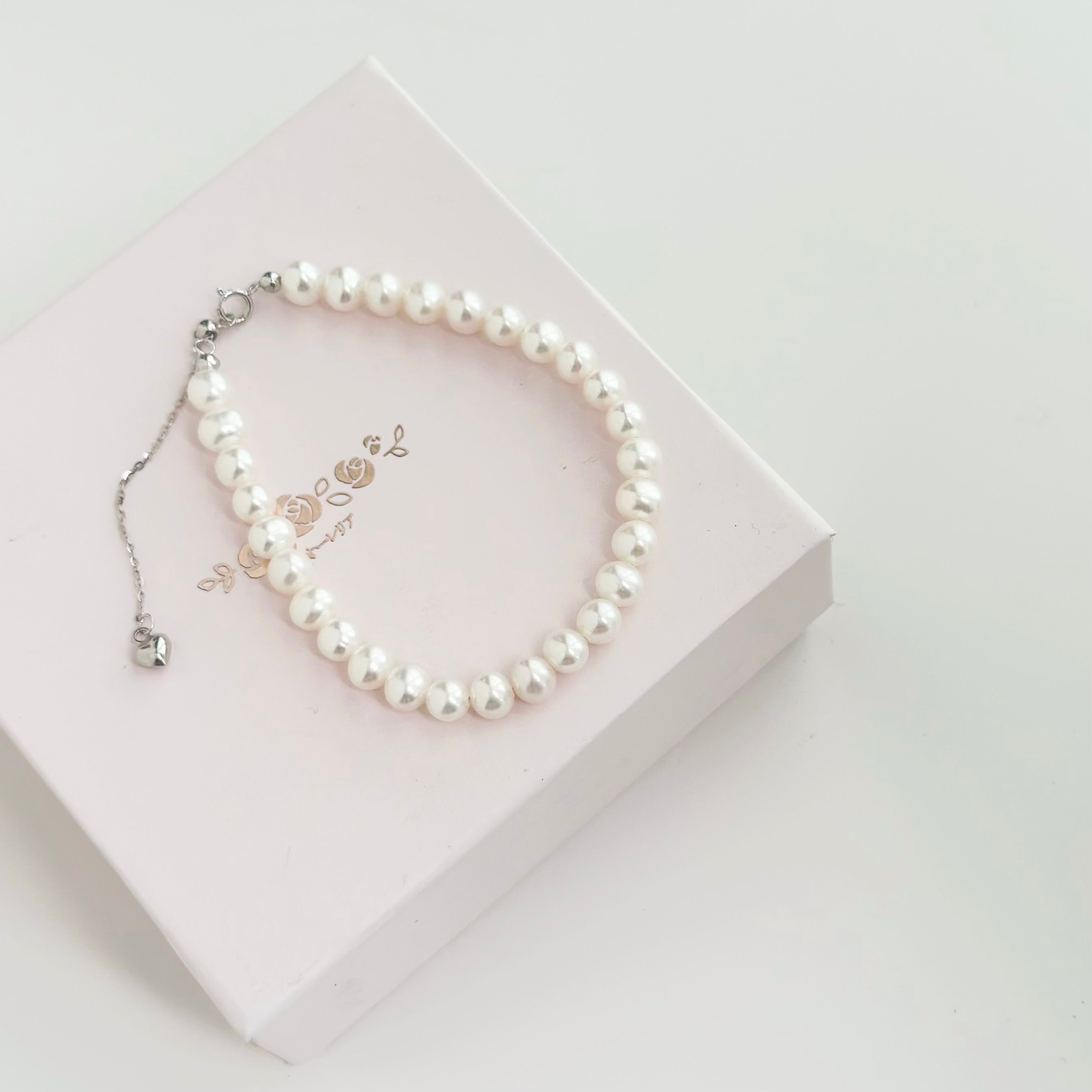 珍珠 pearl necklace pearl jewelry set Timeless Swarovski bracelet Pearl Handcrafted pearl jewelry Luxurious FRESHWATER PEARL bracelet MUATIRA pearl accessories freshwater pearl bracelet Pearl necklace Pearl bracelet Swarovski crystal pearl Korean jewelry Korean Jewelry Dainty Minimalist jewellery Malaysia Stainless steel 925 sterling silver S925 Cubic zirconia hypoallergenic magnetic birthday gift premium gift bridesmaid aurelia atelier pearl necklace malaysia pearl bracelet malaysia akoya pearl