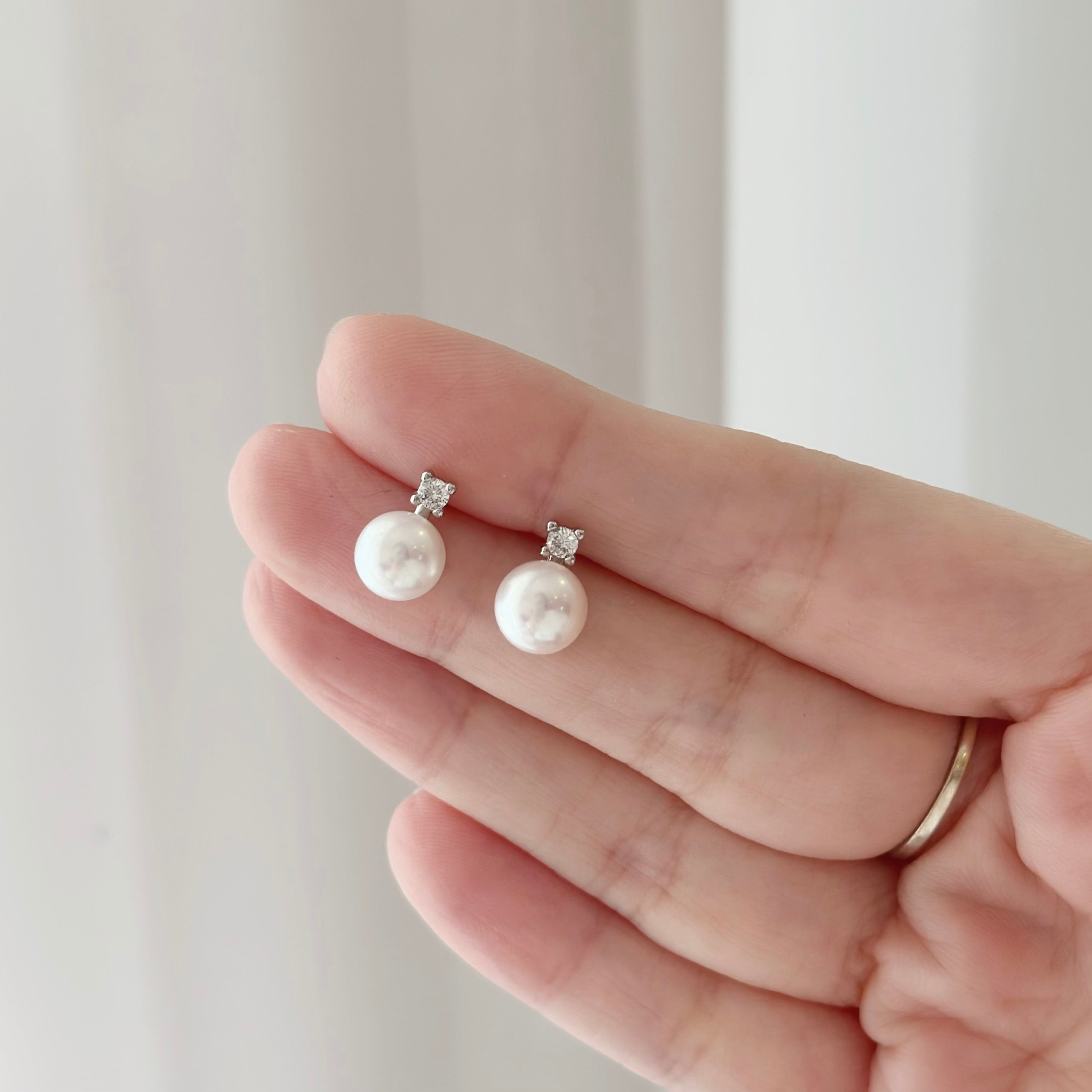 Mio Pearl Earrings