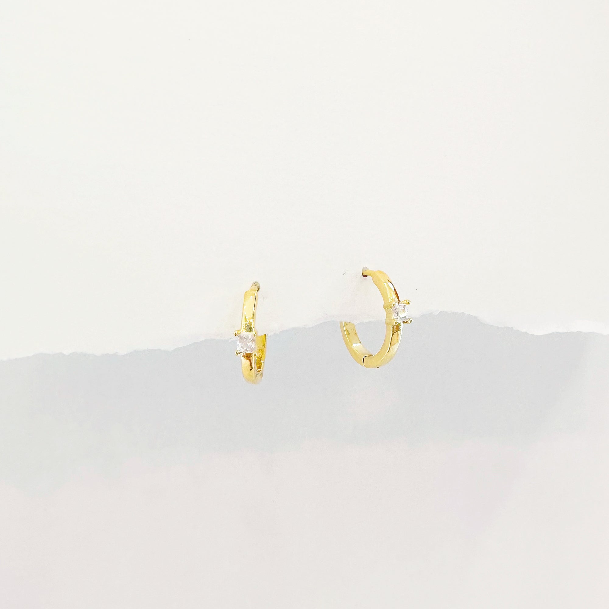 Earrings screw spring round plate with vertical ring gold – 貴和製作所オンラインストア