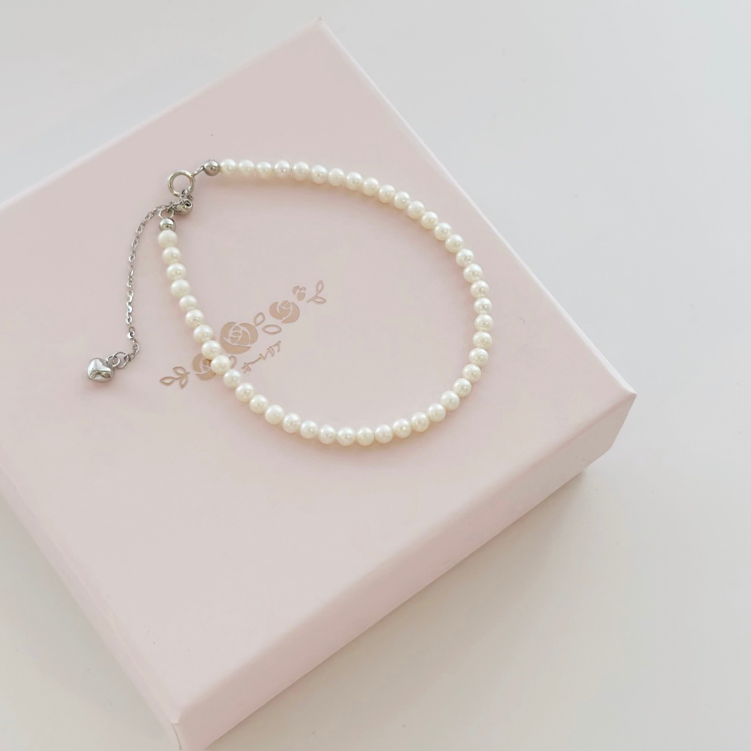 珍珠 pearl necklace pearl jewelry set Timeless Swarovski bracelet Pearl Handcrafted pearl jewelry Luxurious FRESHWATER PEARL bracelet MUATIRA pearl accessories freshwater pearl bracelet Pearl necklace Pearl bracelet Swarovski crystal pearl Korean jewelry Korean Jewelry Dainty Minimalist jewellery Malaysia Stainless steel 925 sterling silver S925 Cubic zirconia hypoallergenic magnetic birthday gift premium gift bridesmaid aurelia atelier pearl necklace malaysia pearl bracelet malaysia akoya pearl