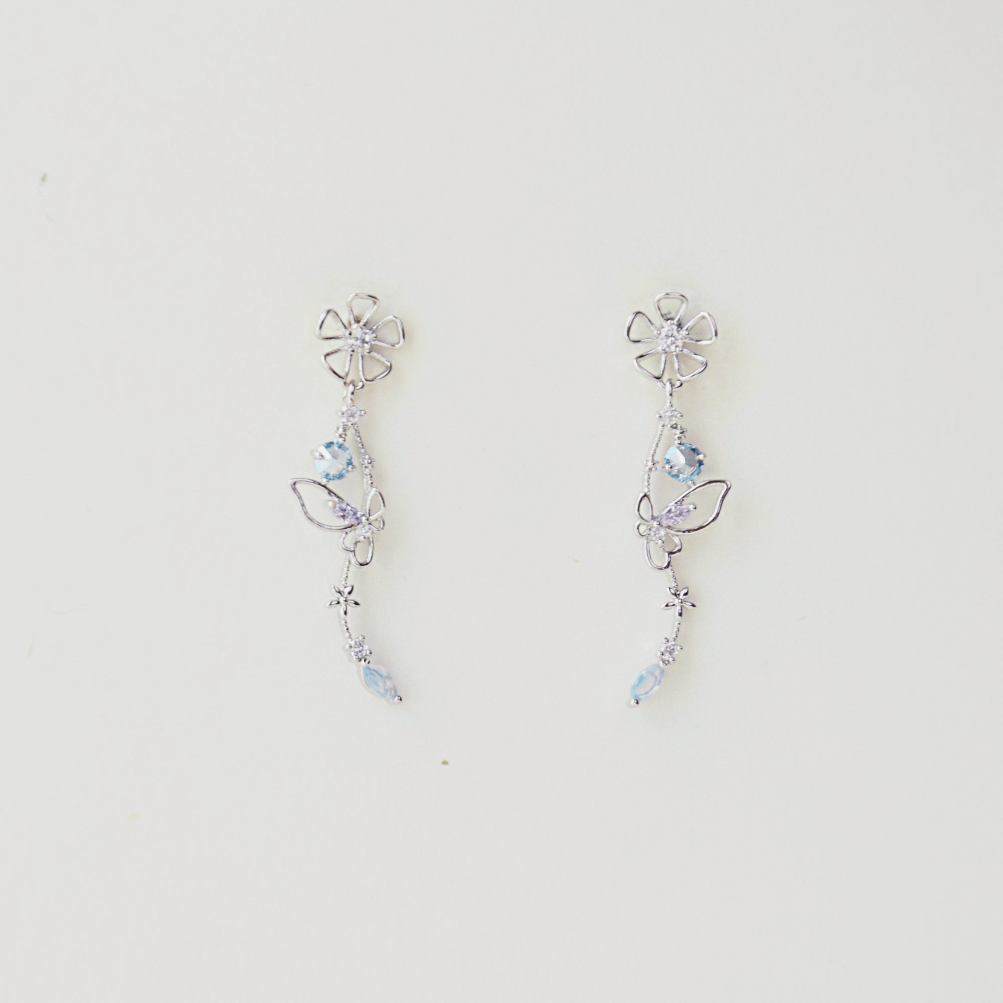 Gift idea Gift for her Made in Korea  Cubic Zirconia 925 Sterling Silver  No Piercing Jewelry Dainty Minimalist Dainty Daily wear korean earrings bracelet jewellery Malaysia necklace korean jewellery rings earrings malaysia korean style earrings malaysia jewellery jewelry  jewellery accessories Subang Anting Cincin Brooch Pin hypoallergenic earrings birthday gift gift set premium gift online gift shop bridesmaid gift aurelia atelier