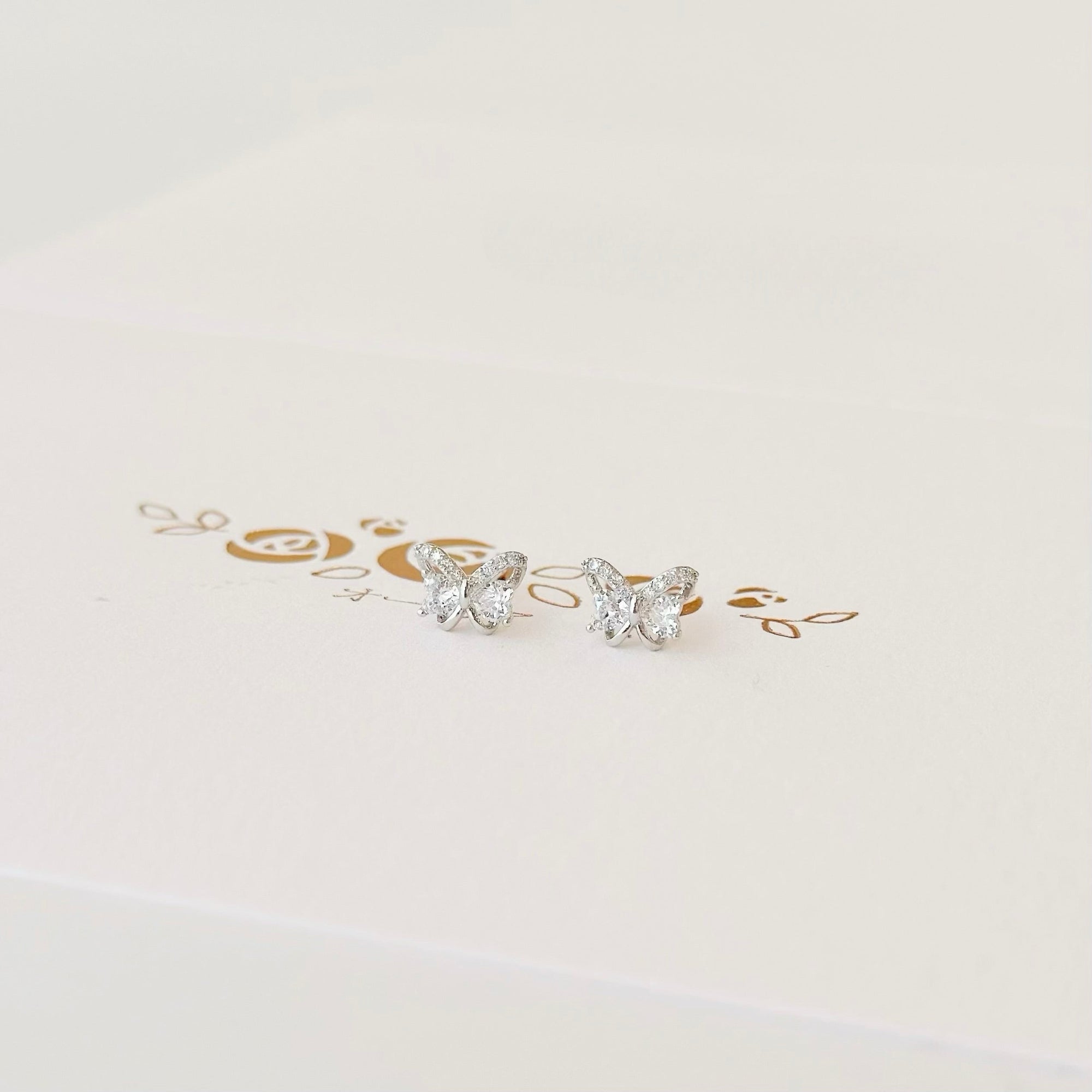 Gift set for her, hadiah untuk wanita, 送给她的礼物, bracelet, ring, necklace, earrings, korean earrings, made in korea, dainty jewellery, lazy girl jewellery, S925 silver, 925 sterling silver, huggie earrings, clip on, daily wear, cubic zirconia, bridesmaid gift, gift for her, Malaysia online shop, fashion jewellery, Korean jewellery accessories, sensitive skin, tahan karat, 适合日常佩戴, anting, rantai tangan, rantai leher, cincin, gift idea, no piercing, earrings malaysia, subang, Pearl, Freshwater pearl, 韩国发饰, 韩国饰品