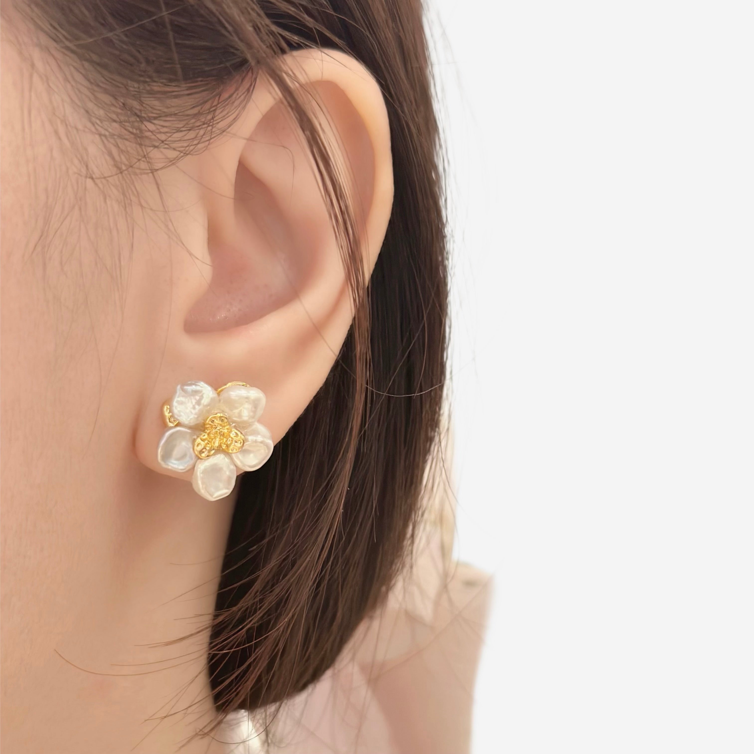 pearl earrings, dainty pearl bracelet, freshwater pearl necklace,  akoya pearl., handmade, sensitive skin, bridal, sterling silver, hypoallergenic, gift idea, seawater pearl, pearl neckace, keshi pearl, baroque pearl, mini pearl, 珍珠 淡水珍珠 ak pearl
海水珍珠 s925 cultural pear present gift for her gift ideas pearl made in Malaysia south sea pearl 米珠 natural pearl mutiara Gift for her Dainty Delicate Minimalist everyday earrings everyday wear lustre near round