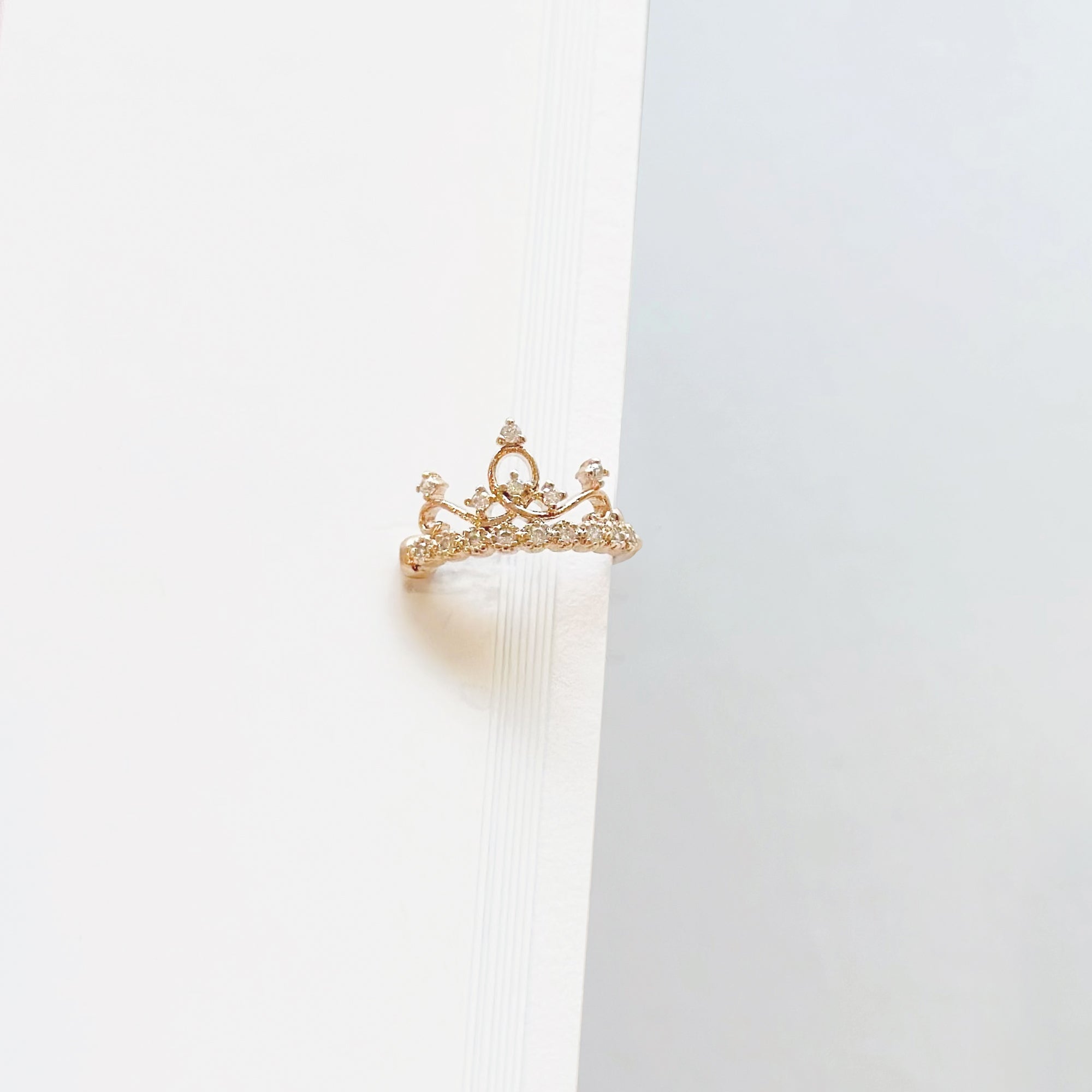 Ear Cuff Earrings Made with Brass. Ideal for Sensitive Skin. It's Non-allergenic, Hypoallergenic, Lead FREE and Nickel FREE. Embellished with Cubic Zirconia. It's similar to a diamond with its brilliance and crystal clarity but it is a synthesized (man-made) crystalline material that looks so much like a diamond.  Sold as 1 Single Piece No Piercing required Material : Brass | Plating : Rhodium Plated Size : 3.0cm*0.5cm Packaging : Includes a tag with 6cm*6cm gift box Made in Korea