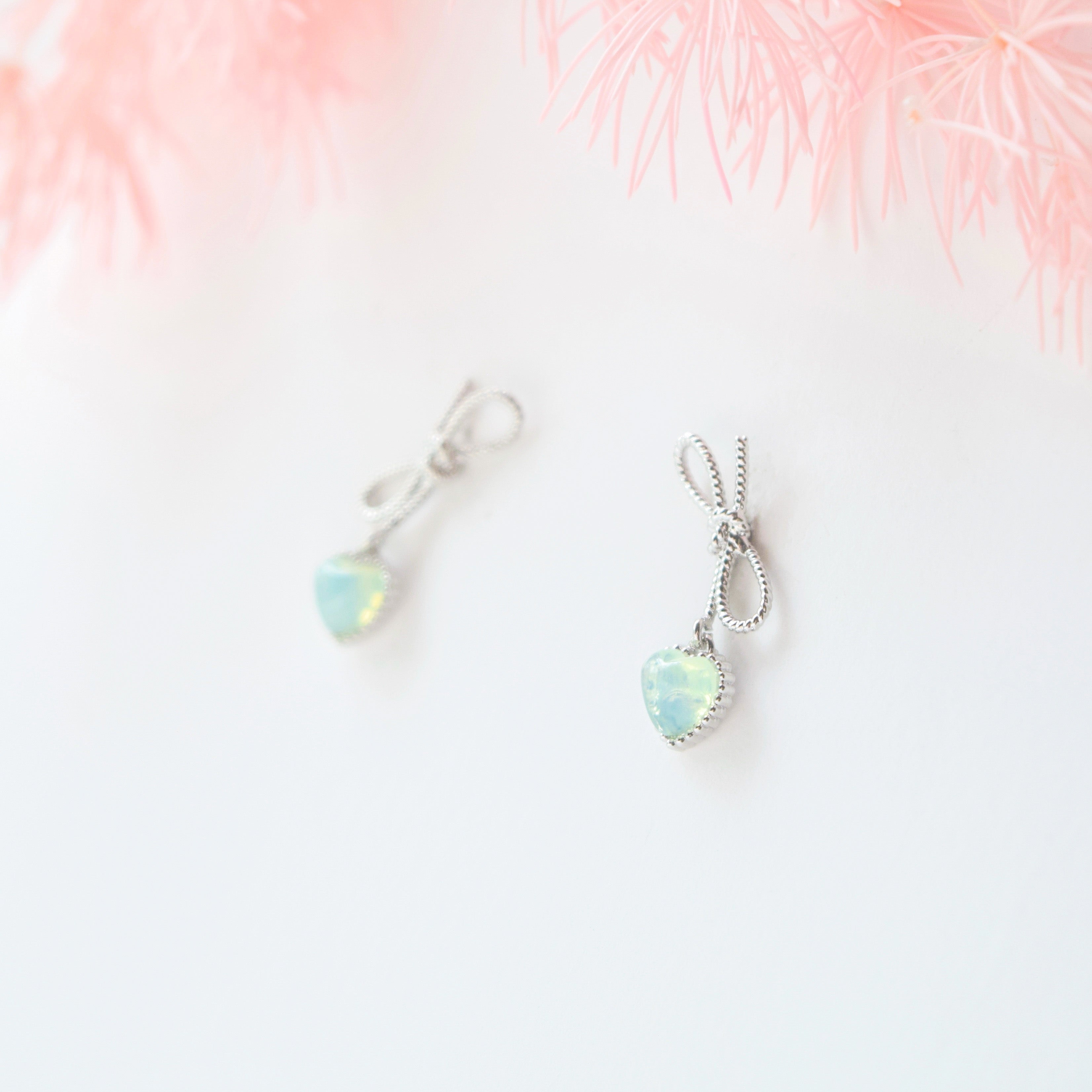 korean earrings bracelet jewellery Malaysia necklace korean jewellery rings earrings malaysia korean style earrings jewellery accessories hypoallergenic earrings ear cuff huggies silver necklace made in korea jewelry fashion jewellery malaysia earrings online shop malaysia Gift idea Gift for her Made in Korea Cubic Zirconia 925 Sterling Silver No Piercing Dainty Minimalist Daily wear Bestie Korean Anting Cincin Clip on 韩国耳环 韩国发饰 韩国饰品 hypoallergenic birthday gift set bridesmaid aurelia atelier